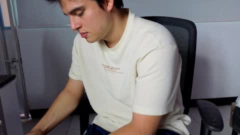 Snapshot of invincible200 chatting on October 2025 01:33:02 PM invincible200 online show from October 2025 01:33:02 PM