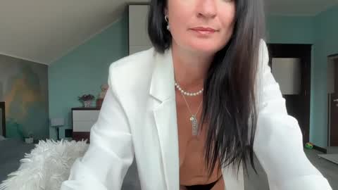 iracherrynow online show from June 2026 08:20:02 AM