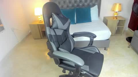 Snapshot of irantzu_hank chatting on December 2024 07:17:02 PM Irantzu online show from December 2024 07:17:02 PM