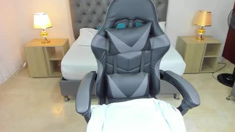 Snapshot of irantzu_hank chatting on December 2024 12:27:02 PM Irantzu online show from December 2024 12:27:02 PM