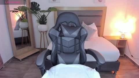 Snapshot of irantzu_hank chatting on January 2025 12:24:01 PM Irantzu online show from January 2025 12:24:01 PM