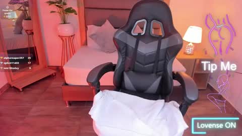 Snapshot of irantzu_hank chatting on February 2025 03:29:01 PM Irantzu online show from February 2025 03:29:01 PM