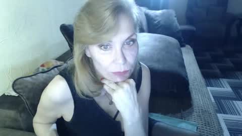 Snapshot of irenalegs chatting on April 2026 04:17:01 AM irenalegs online show from April 2026 04:17:01 AM