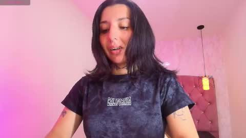 iris_77 online show from October 2025 06:52:02 PM