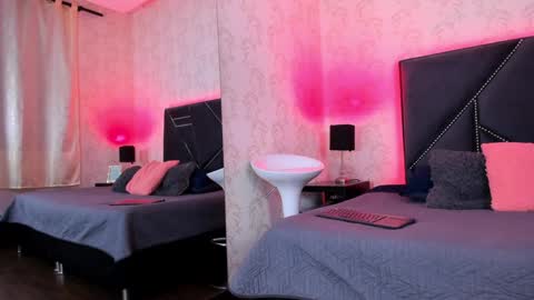 Queen Iris online show from December 2024 02:02:01 PM