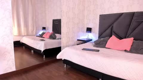 Queen Iris online show from September 2025 05:58:01 PM