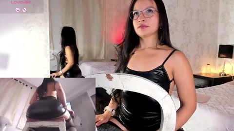 Queen Iris online show from February 2026 04:25:01 PM