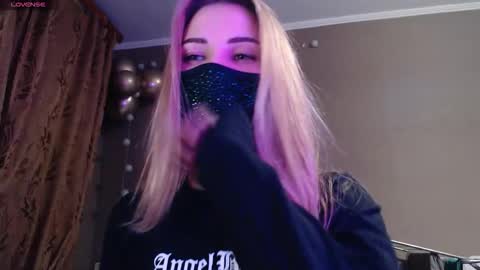 Lily online show from November 2025 07:12:01 PM