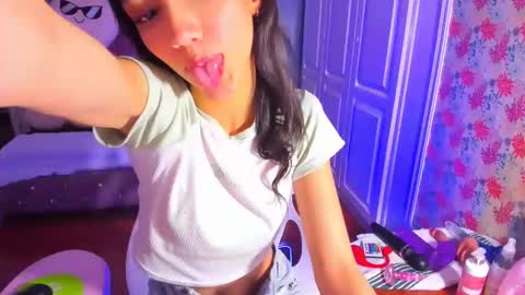 Snapshot of iris_stone_ chatting on January 2025 01:36:01 PM Iris online show from January 2025 01:36:01 PM