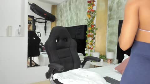 Snapshot of irisfit chatting on February 2025 02:17:01 AM Iris Fit online show from February 2025 02:17:01 AM