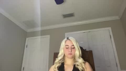 Snapshot of irispink1 chatting on December 2025 01:54:02 AM Irispink1 online show from December 2025 01:54:02 AM