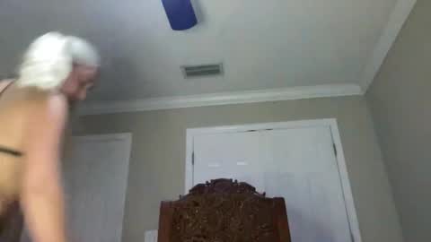 Snapshot of irispink1 chatting on December 2025 12:40:02 AM Irispink1 online show from December 2025 12:40:02 AM