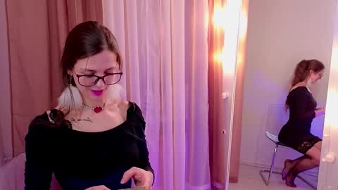 Im your queen Iriss online show from January 2025 12:36:02 AM