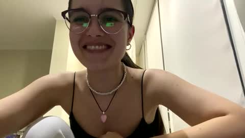 irisss31 online show from May 2026 07:09:02 PM