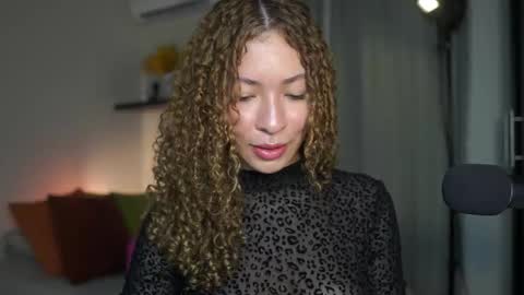 isa_____ online show from September 2025 10:58:02 AM