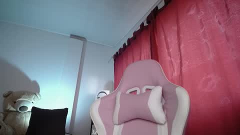 Isabella  online show from October 2025 11:18:02 AM