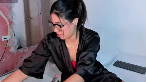 oIssaJonneso online show from April 2026 01:01:02 PM