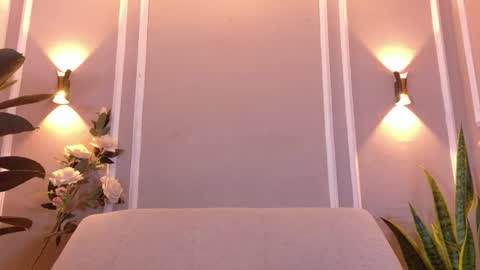 Isabella online show from May 2026 12:00:01 PM