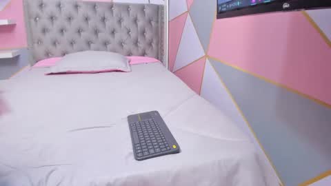    online show from February 2025 02:44:02 AM