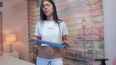    online show from October 2025 04:01:01 AM