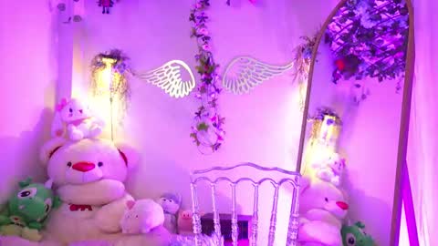 Isabella        online show from January 2026 12:35:01 AM