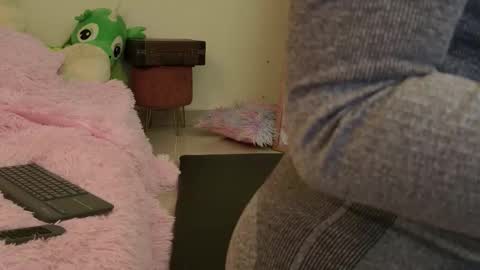 Isabella        online show from March 2026 08:35:02 PM