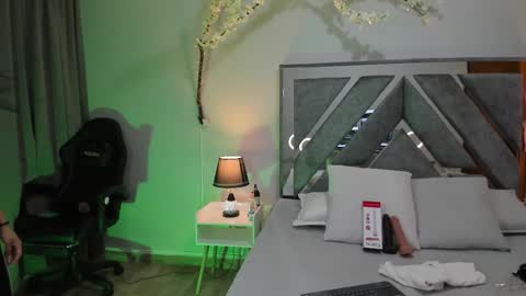 ISA ROUSE  online show from November 2025 02:22:02 AM