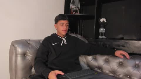 Isaac  online show from November 2025 08:34:02 PM