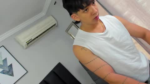 Snapshot of isaac_cryston chatting on February 2025 03:08:02 PM isaac_cryston online show from February 2025 03:08:02 PM