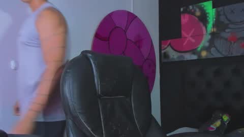 Snapshot of isaac_cryston chatting on September 2025 08:13:02 PM isaac_cryston online show from September 2025 08:13:02 PM