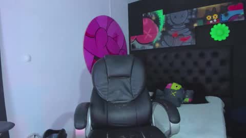 Snapshot of isaac_cryston chatting on September 2025 07:30:02 PM isaac_cryston online show from September 2025 07:30:02 PM