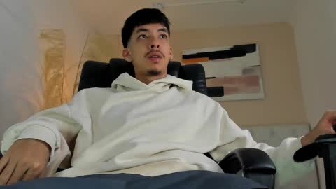 isaac_cryston online show from December 2025 10:37:01 PM