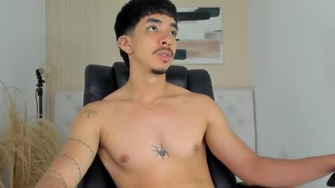 isaac_cryston online show from February 2026 10:28:02 PM