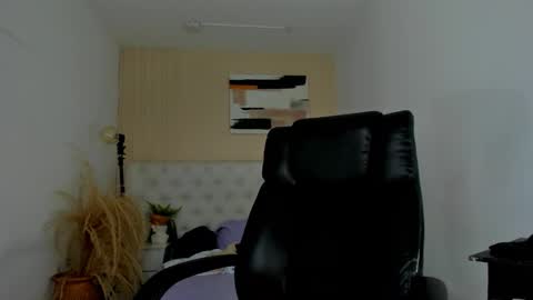 isaac_cryston online show from February 2026 10:17:02 PM