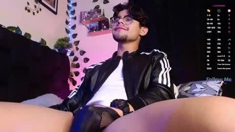 Isaac Saenz. online show from February 2025 10:25:02 PM