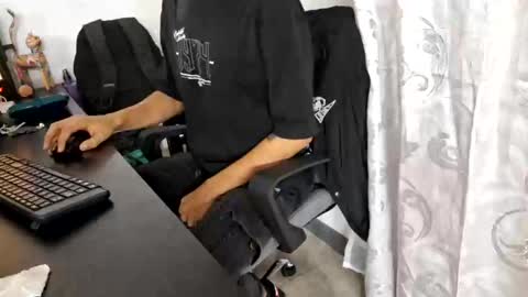 Isaac online show from September 2025 01:54:01 AM