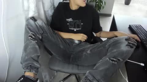 Isaac online show from October 2025 02:31:02 AM