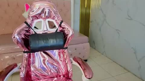 Snapshot of isabeau_s chatting on July 2026 01:17:01 PM isabeau_s online show from July 2026 01:17:01 PM