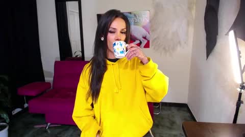 isabel online show from November 2025 11:51:01 PM