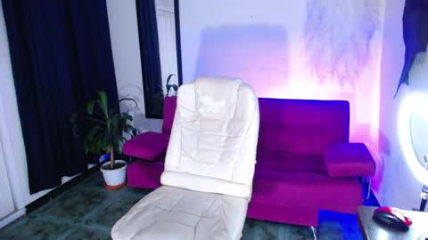 isabel online show from February 2026 02:09:02 AM