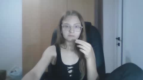 isabel_loveee online show from September 2025 08:14:01 PM