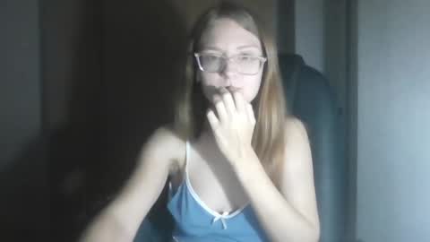 isabel_loveee online show from November 2025 08:32:01 PM