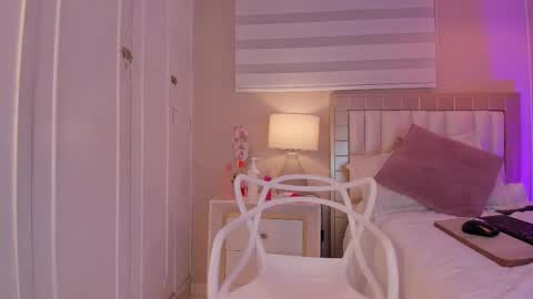 isabela__x online show from February 2026 11:44:01 PM