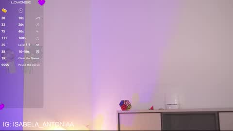 Snapshot of isabela_antonia_ chatting on October 2025 12:27:01 PM online show from October 2025 12:27:01 PM