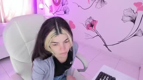 isabela_fiorelli online show from October 2025 01:21:01 PM