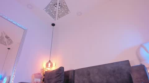 Isabela online show from March 2025 12:12:01 PM