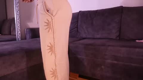 Snapshot of isabela_franco_ chatting on June 2026 11:43:02 AM Isabela online show from June 2026 11:43:02 AM