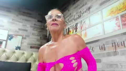Snapshot of isabela_gomez3 chatting on June 2026 08:52:01 PM Isabela online show from June 2026 08:52:01 PM