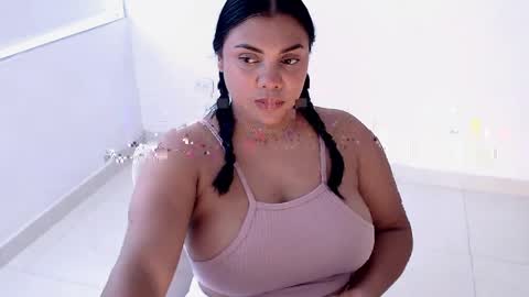 Snapshot of isabelateran chatting on May 2026 06:38:01 PM isabelateran online show from May 2026 06:38:01 PM