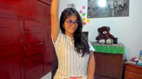 Isabella22 1 online show from January 2025 03:58:01 AM